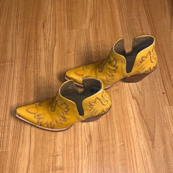 Ariat Shoes - Ariat Yellow Dixon Boots Size 9.5